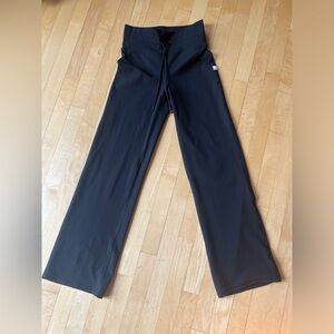 Vuori — Daily Wide Leg Pants - Size S